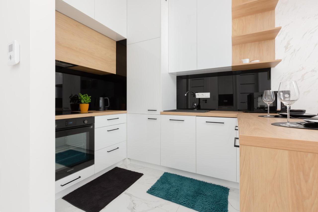 Warsaw Kotsisa Apartments With Parking By Noclegi Renters Exterior photo