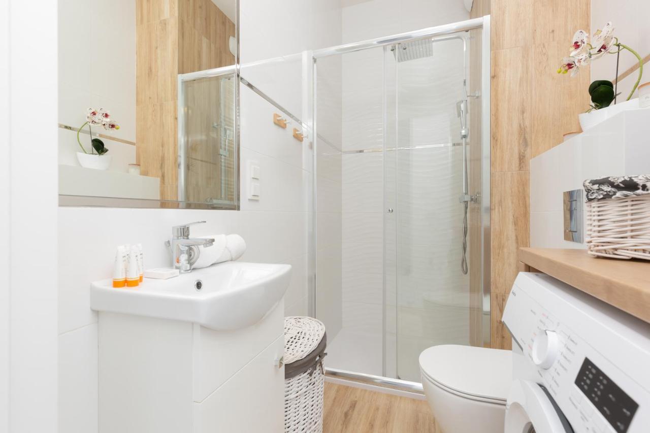 Warsaw Kotsisa Apartments With Parking By Noclegi Renters Exterior photo