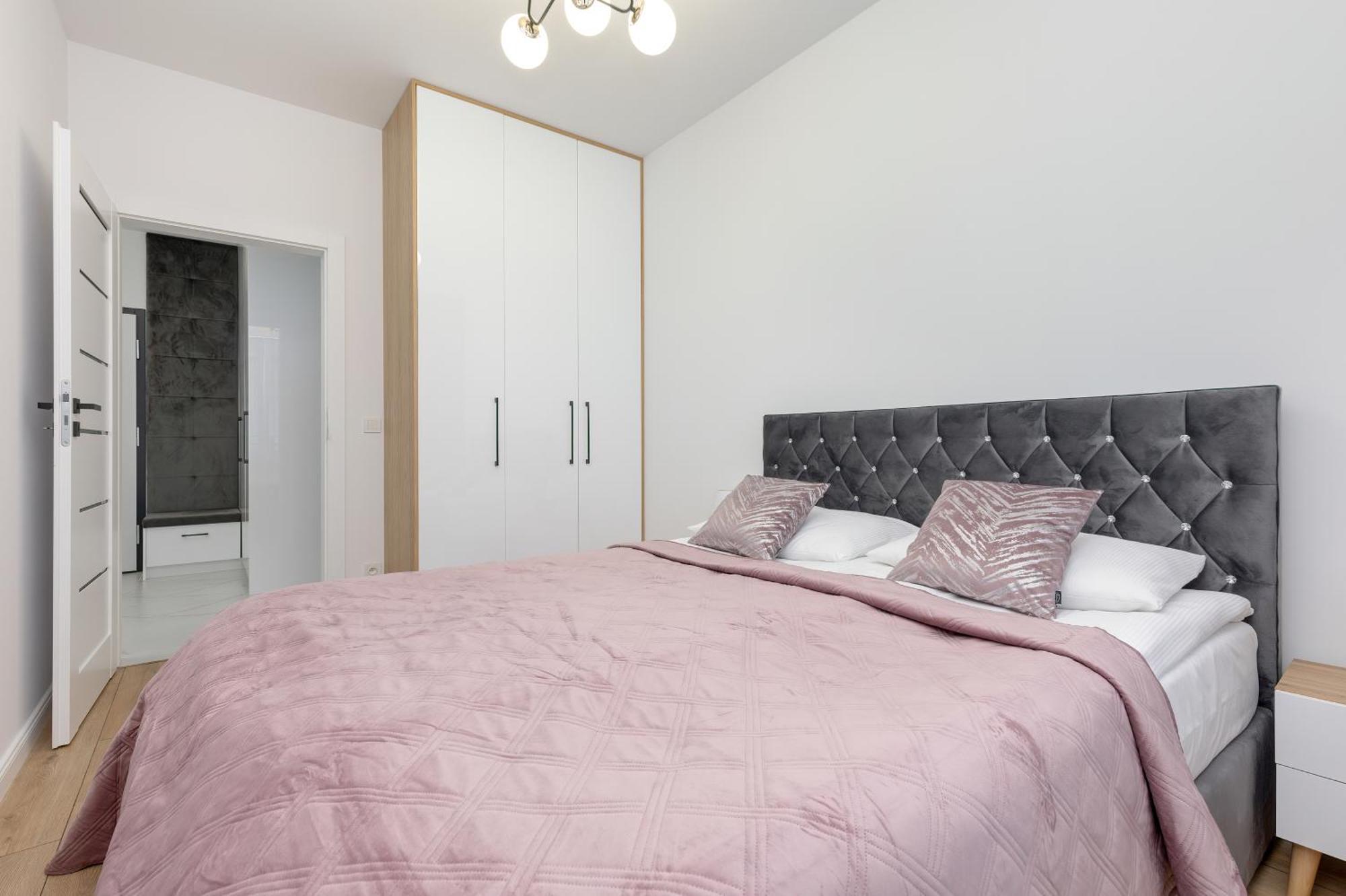 Warsaw Kotsisa Apartments With Parking By Noclegi Renters Exterior photo