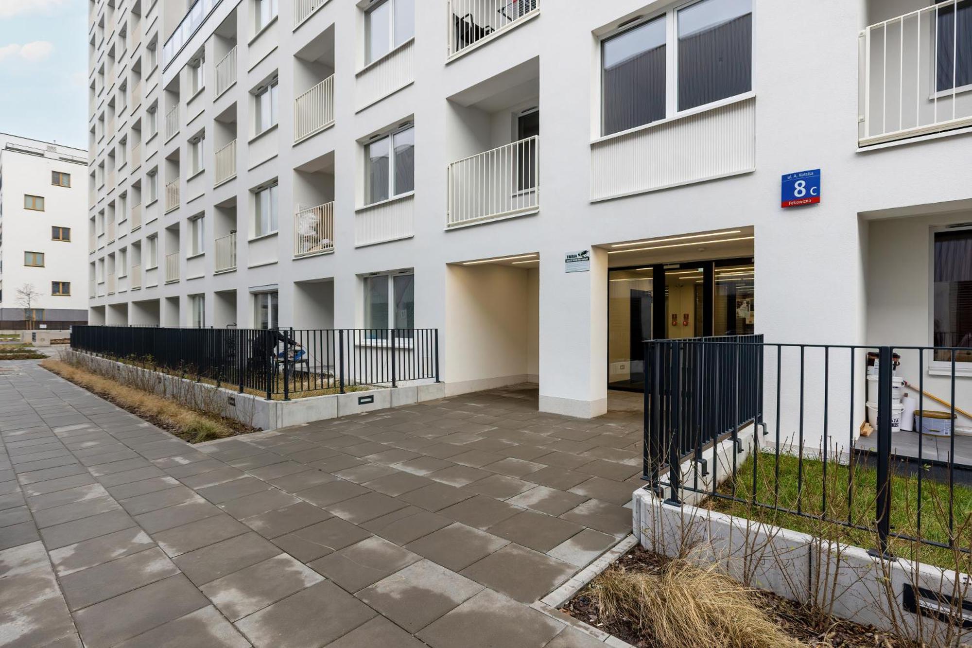Warsaw Kotsisa Apartments With Parking By Noclegi Renters Exterior photo