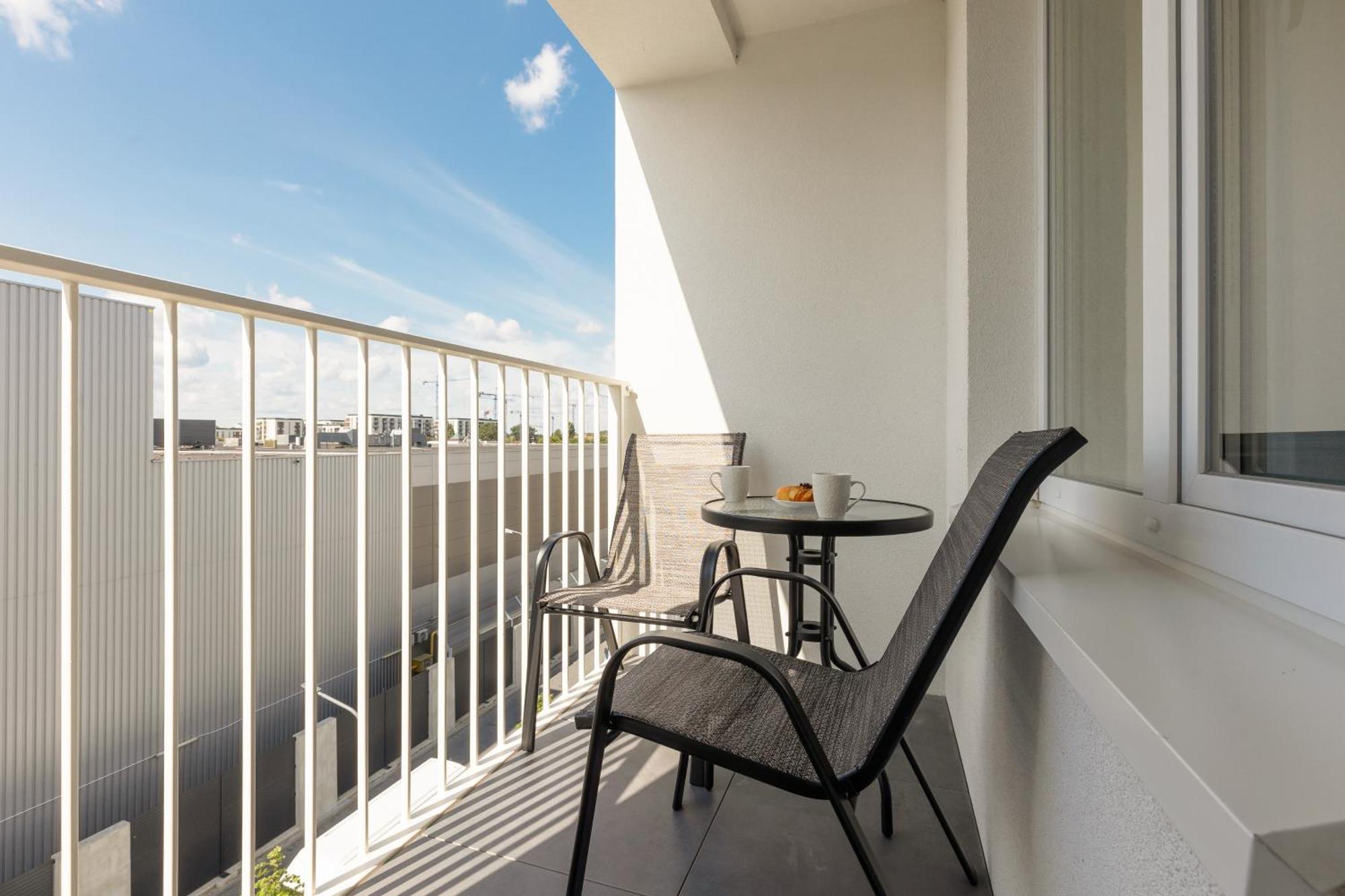 Warsaw Kotsisa Apartments With Parking By Noclegi Renters Exterior photo
